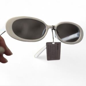 White Retro‎ Oval Lens Sunglasses